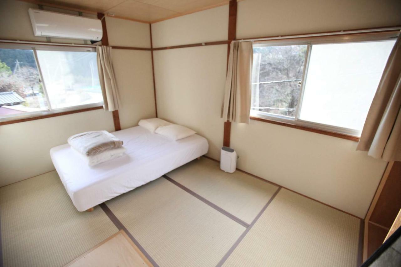 山の中の一棟貸切宿 五番地 Nambu (Yamanashi) Eksteriør bilde